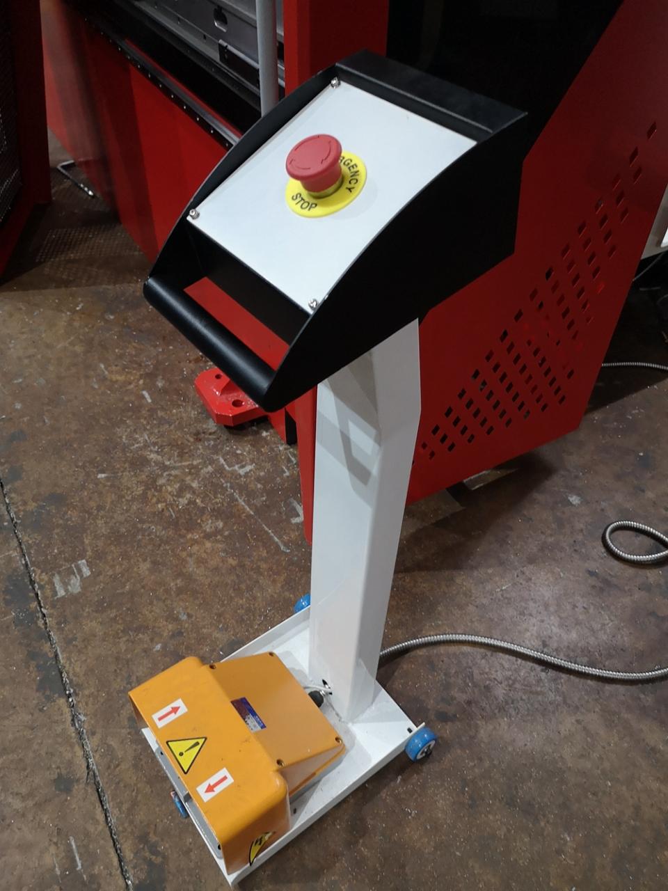 Delem Da66t 125 3+1 4+1 6+1 8+1 Cnc Hydraulic Press Brake For Metal Plate Bending Delem Da66t 125 3+1 4+1 6+1 8+1 CNC hydraulický ohraňovací lis pro ohýbání plechů