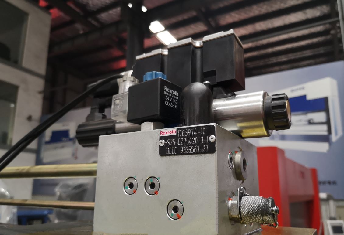 Delem Da66t 125 3+1 4+1 6+1 8+1 Cnc Hydraulic Press Brake For Metal Plate Bending Delem Da66t 125 3+1 4+1 6+1 8+1 CNC hydraulický ohraňovací lis pro ohýbání plechů