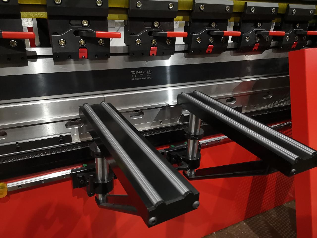 Delem Da66t 125 3+1 4+1 6+1 8+1 Cnc Hydraulic Press Brake For Metal Plate Bending Delem Da66t 125 3+1 4+1 6+1 8+1 CNC hydraulický ohraňovací lis pro ohýbání plechů