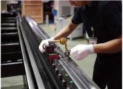 Fiber Laser Cutting Machine Masterline 8kw,4000x2000mm,With Ipg Laser Source Vláknový laserový řezací stroj Masterline 8kw, 4000 x 2000 mm, s Ipg laserovým zdrojem