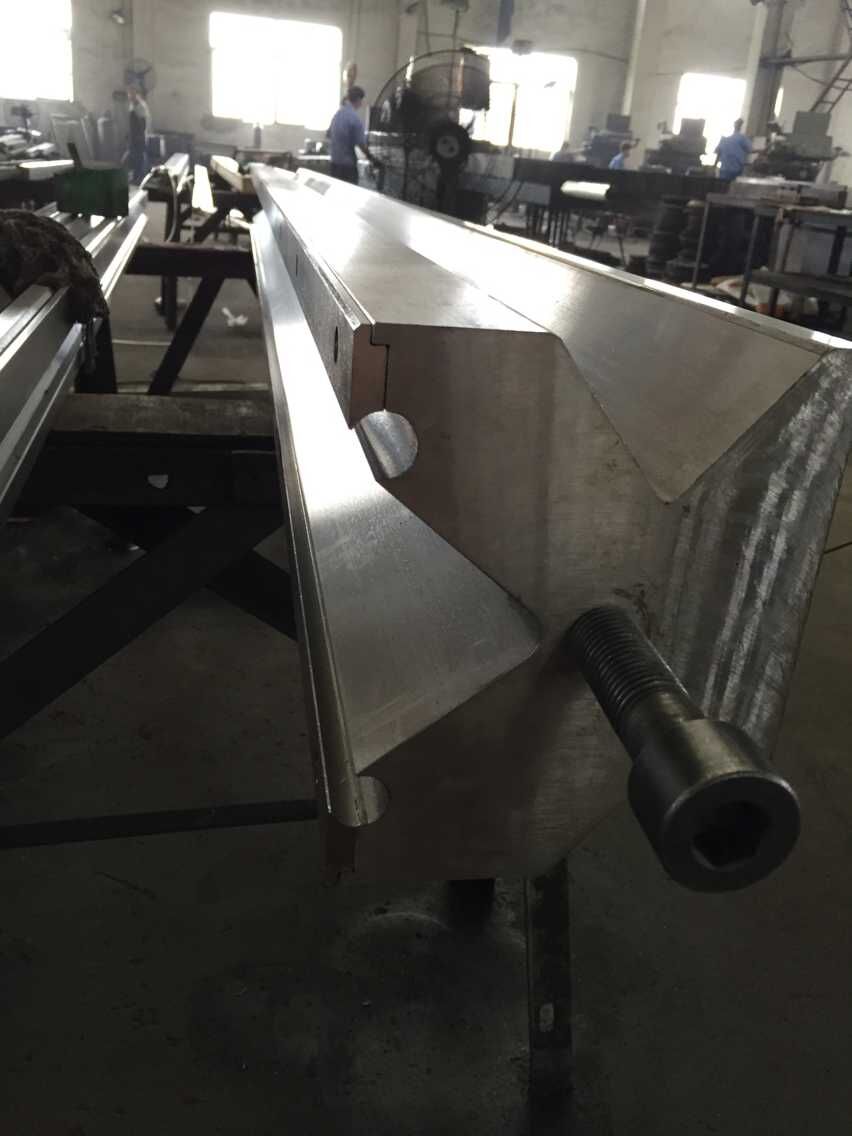 Full Automatic High Power Sheet Bending Machine And Cnc Press Brake Machine Plně automatický stroj na ohýbání plechů s vysokým výkonem a CNC ohraňovací lis