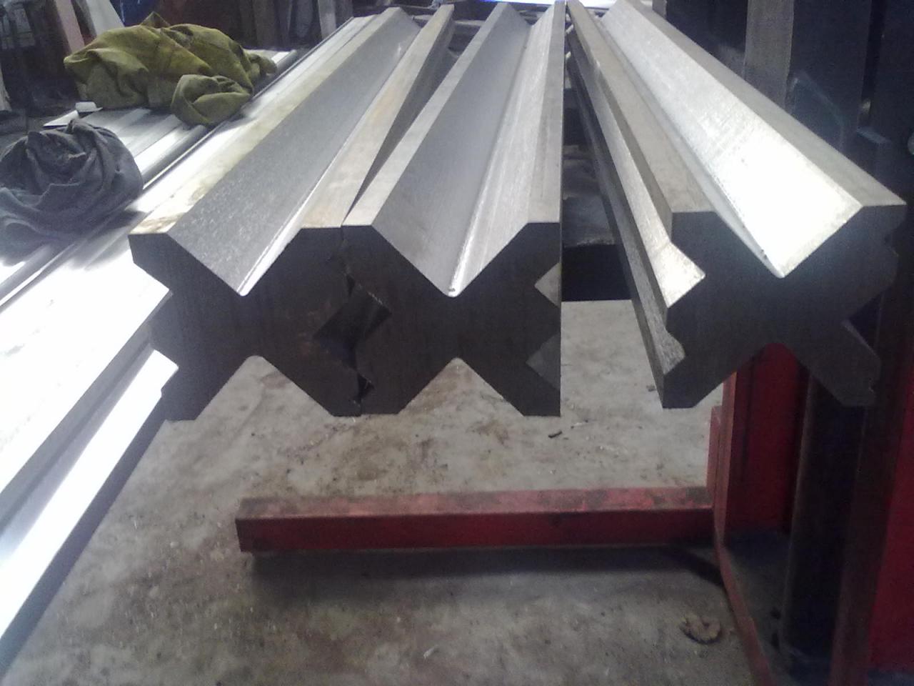 Full Automatic High Power Sheet Bending Machine And Cnc Press Brake Machine Plně automatický stroj na ohýbání plechů s vysokým výkonem a CNC ohraňovací lis