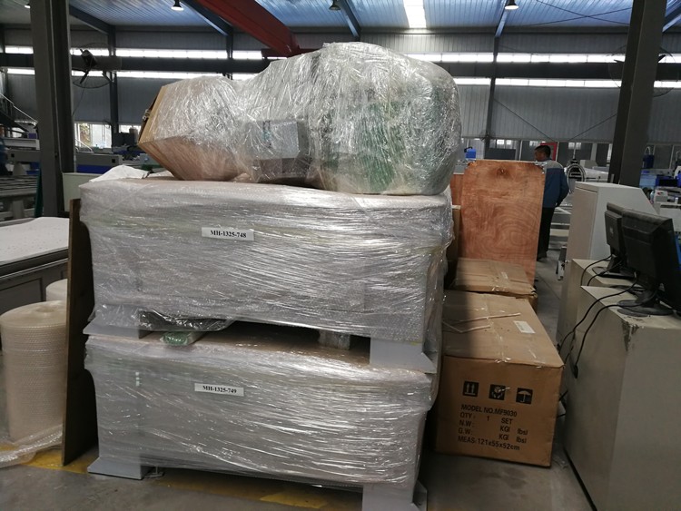 High Quality 1530 Fiber Laser Cutting Machine For Metal 500w 750w 1000w 1500w Vysoce kvalitní 1530 vláknový laserový řezací stroj na kov 500w 750w 1000w 1500w