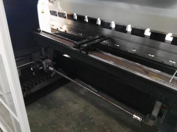 High Quality Sheet Metal Hydraulic Press Brake Machine Vysoce kvalitní stroj na hydraulické ohraňování plechů