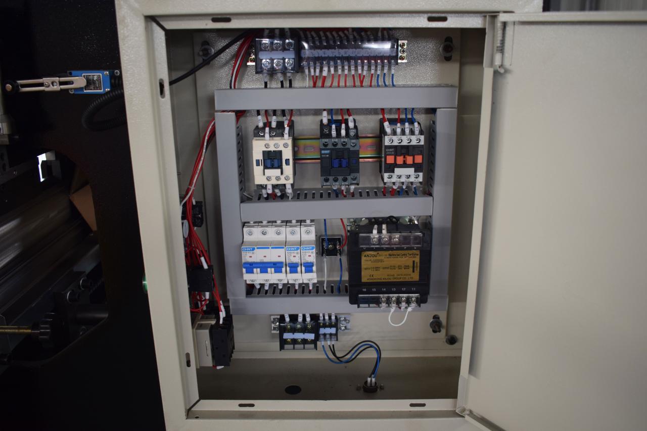 Hydraulický CNC ohraňovací lis na ohýbání plechu Wc67y