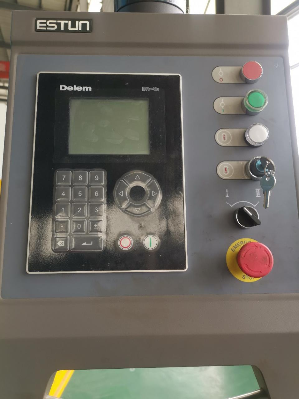 Hydraulic Stainless Steel Wc67y/k-300/6000 Mould Crowning Press Brake Hydraulický ohraňovací lis z nerezové oceli Wc67y/k-300/6000