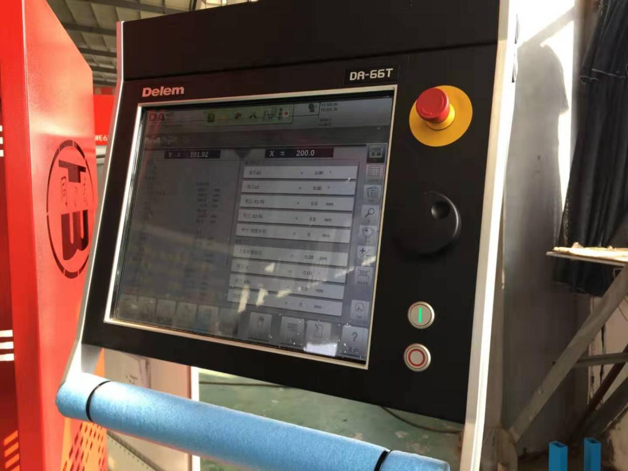 Hydraulic Stainless Steel Wc67y/k-300/6000 Mould Crowning Press Brake Hydraulický ohraňovací lis z nerezové oceli Wc67y/k-300/6000