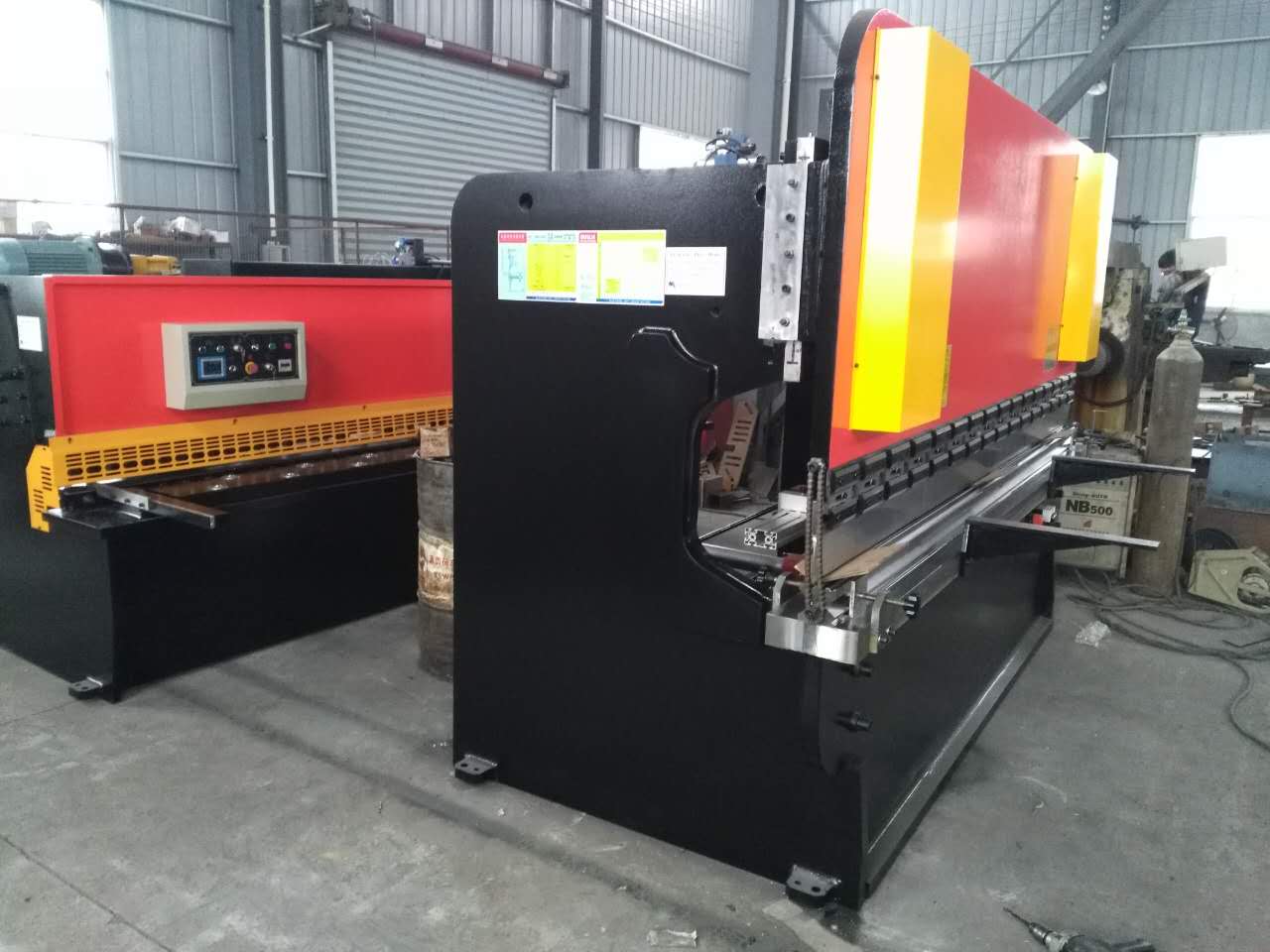 Hydraulic Swing Beam Guillotine Shears Qc12y-4x2500 Hydraulické nůžky s kyvnou gilotinou Qc12y-4x2500