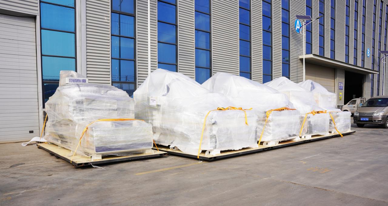 Laser Source 2000w 3000w Fiber Laser Cutting Machine Laserový zdroj 2000w 3000w vláknový laserový řezací stroj