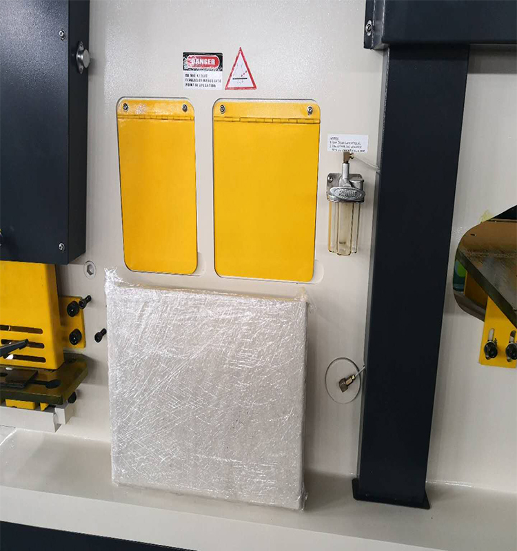 Metal Cutting Hydraulic Steelworkers Machine For Punching Cropping Notching Cutting Řezání kovů Hydraulický stroj pro oceláře pro děrování ořezávání Řezání vrubů