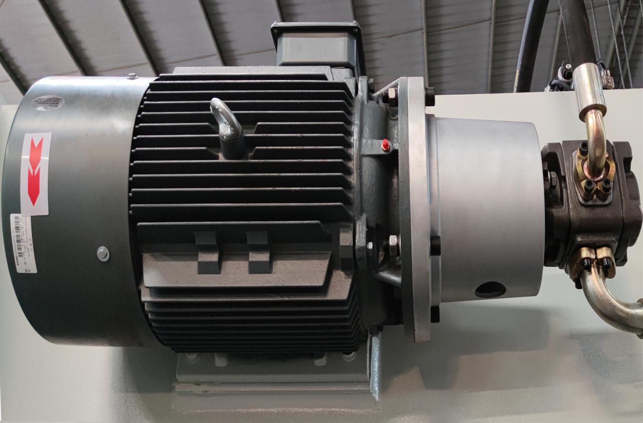 Qc11k Hydraulický nůžkový stroj a gilotinový nůžkový stroj pro řezání plechů