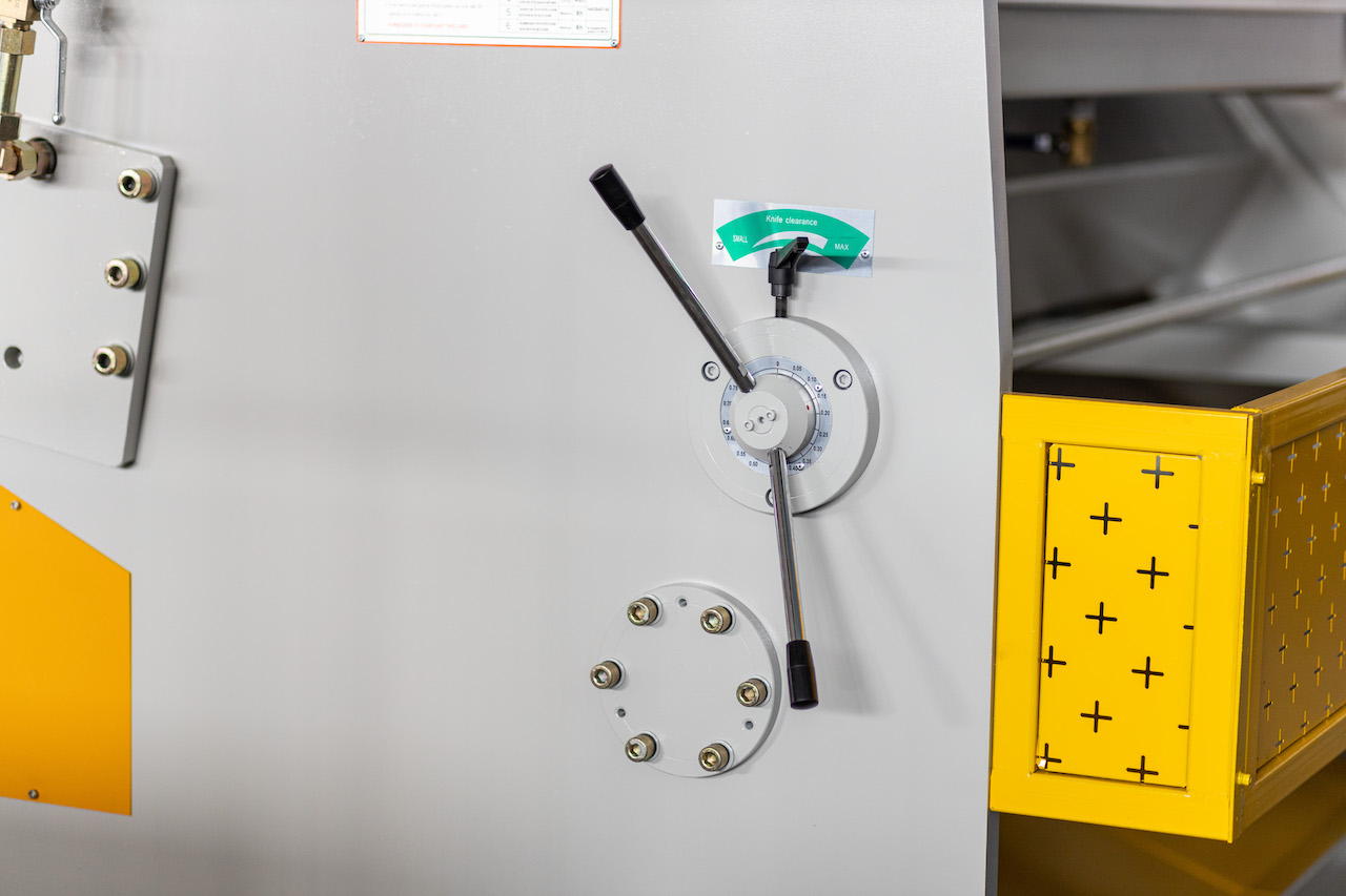 Qc11y 8x3200 Stroj na stříhání plechu Hydraulické nůžky na ocelové plechy