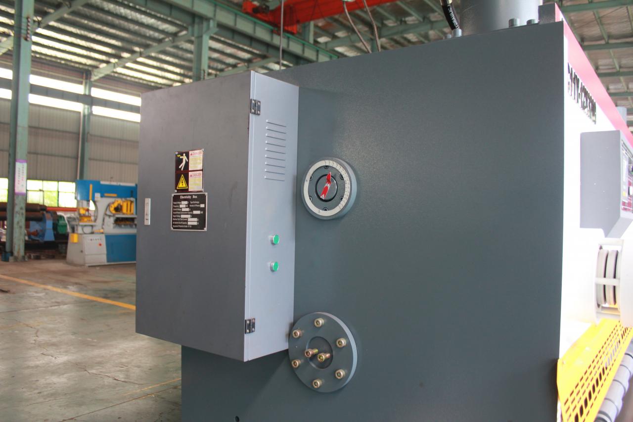 Qc11y Metal Plate Hydraulic Guillotine Shearing Machine For Sale Qc11y Hydraulické gilotinové nůžky na kovové desky na prodej