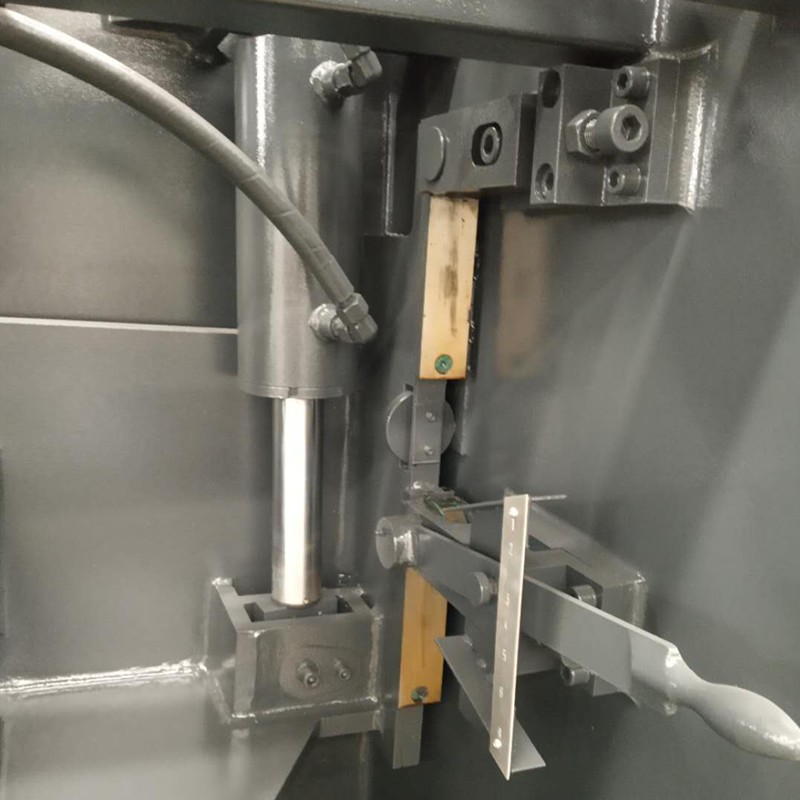 Qc12k-4x2500 Cnc Hydraulic Customized Shearing Machine Cutting Machine Qc12k-4x2500 CNC Hydraulický přizpůsobený nůžkový stroj na řezání stroje