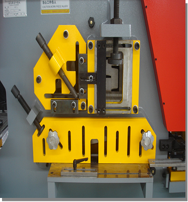 Steel Plate Angle Cutting Punching Notching Machine Hydraulic Ironworker For Sale Ocelový plech Úhlové řezání Děrování Vysekávací stroj Hydraulický železář na prodej
