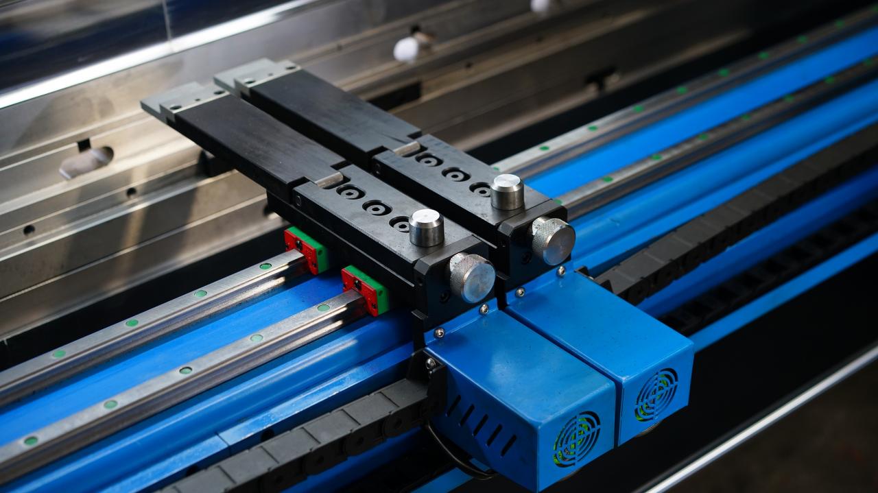 Wc67k-400T CNC Plc Ruční ohýbačka plechu Hydraulický NC ohraňovací lis