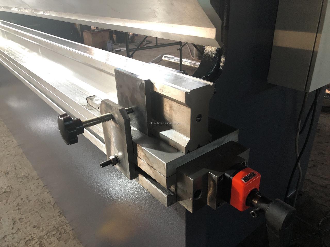Wc67k Cnc Aluminum Iron Plate Hydraulic Press Brake Cnc Metal Sheet Bending Machine Wc67k CNC ohýbačka hliníkových plechů Hydraulický ohraňovací lis CNC