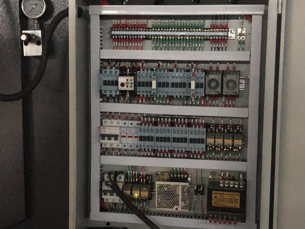 Wc67k Cnc Aluminum Iron Plate Hydraulic Press Brake Cnc Metal Sheet Bending Machine Wc67k CNC ohýbačka hliníkových plechů Hydraulický ohraňovací lis CNC