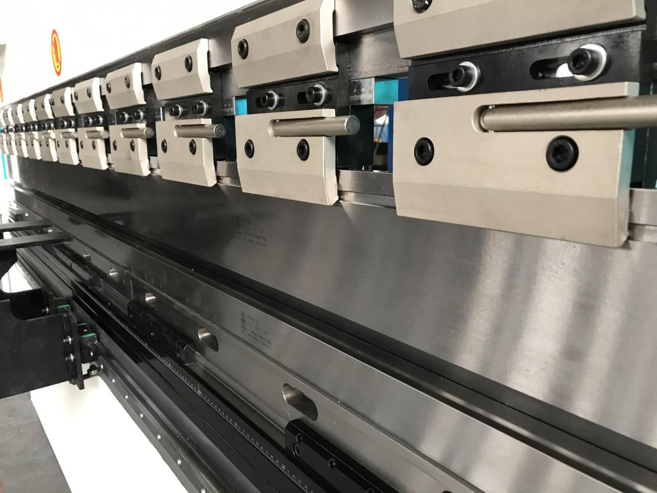 Wc67y-65/2500 Oem Hydraulický lis na ohraňování oceli Ohýbačka oceli