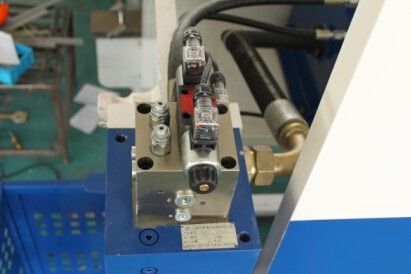 Wc67yk 80 100 160 200 Ton 3200mm E21 Nc Sheet Metal Oil Hydraulic Press Brake Price Wc67yk 80 100 160 200 tun 3200 mm E21 Nc Plechový olej Hydraulický ohraňovací lis Cena