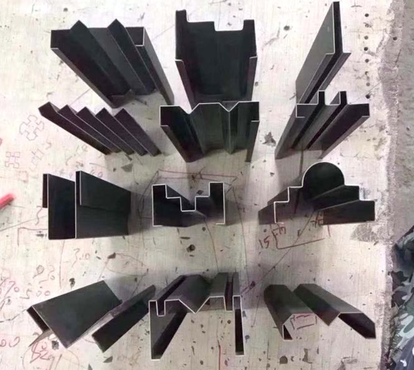 Wc67yk 80 100 160 200 Ton 3200mm E21 Nc Sheet Metal Oil Hydraulic Press Brake Price Wc67yk 80 100 160 200 tun 3200 mm E21 Nc Plechový olej Hydraulický ohraňovací lis Cena